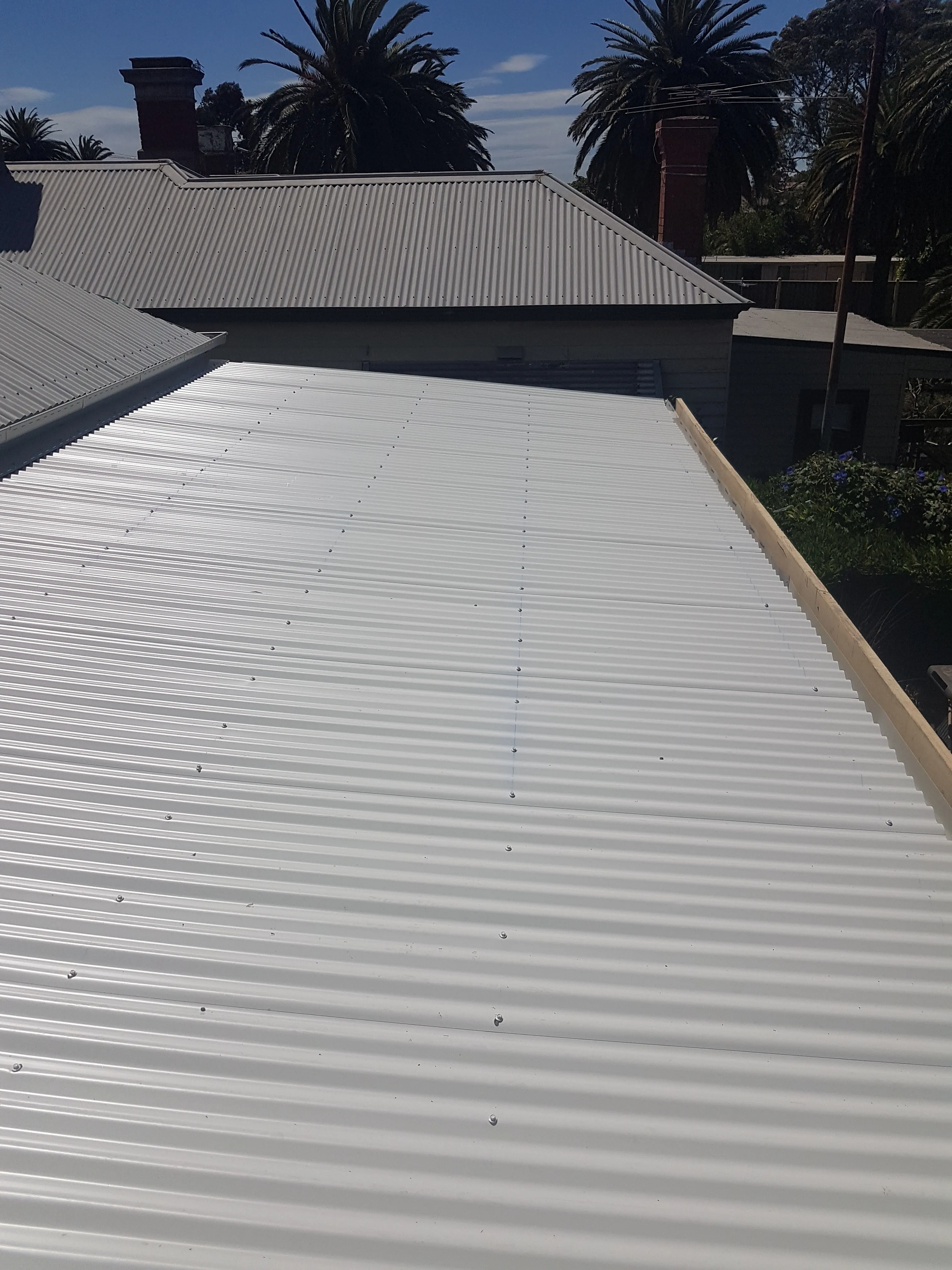 Colorbond re-roof in Thornbury — completed installation